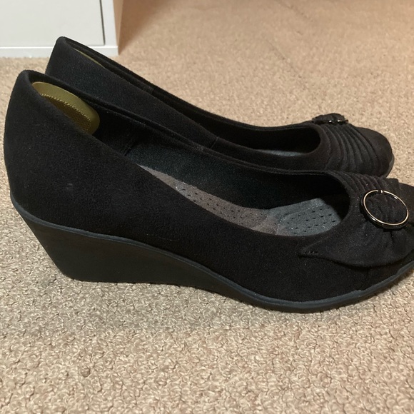 Black suede wedges with buckle detail, size 8, professional - Picture 7 of 11